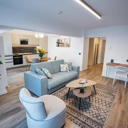 Novos Cityscape Serenity Apartament